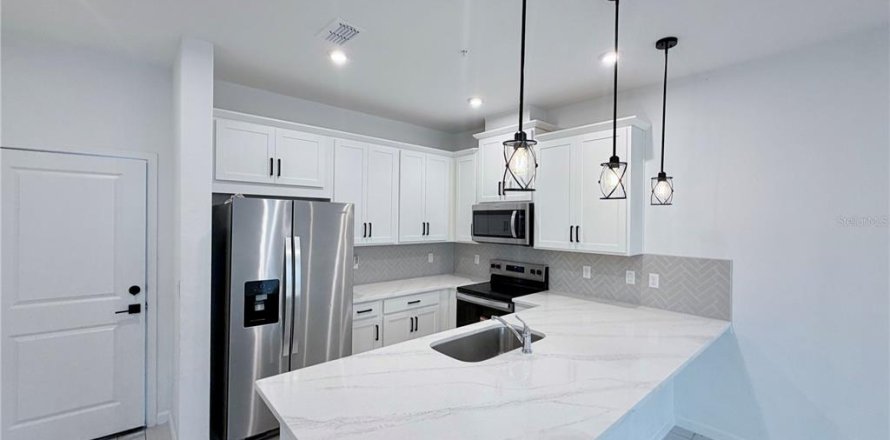 Townhouse in Orlando, Florida 3 bedrooms, 181.16 sq.m. № 2275694