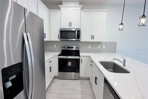 Townhouse in Orlando, Florida 3 bedrooms, 181.16 sq.m. № 2275694 - photo 3