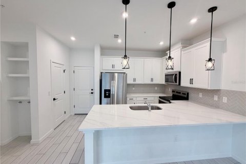 Townhouse in Orlando, Florida 3 bedrooms, 181.16 sq.m. № 2275694 - photo 4