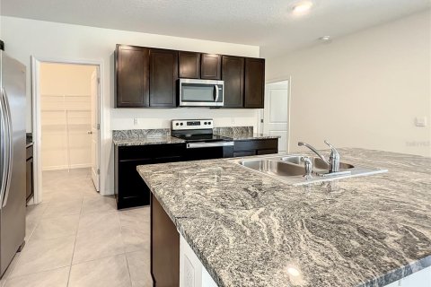 Casa en alquiler en San Antonio, Florida, 5 dormitorios, 227.33 m2 № 1857755 - foto 17