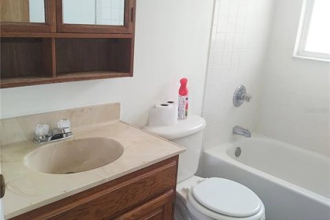 House in DeLand, Florida 3 bedrooms, 107.02 sq.m. № 1629614 - photo 19