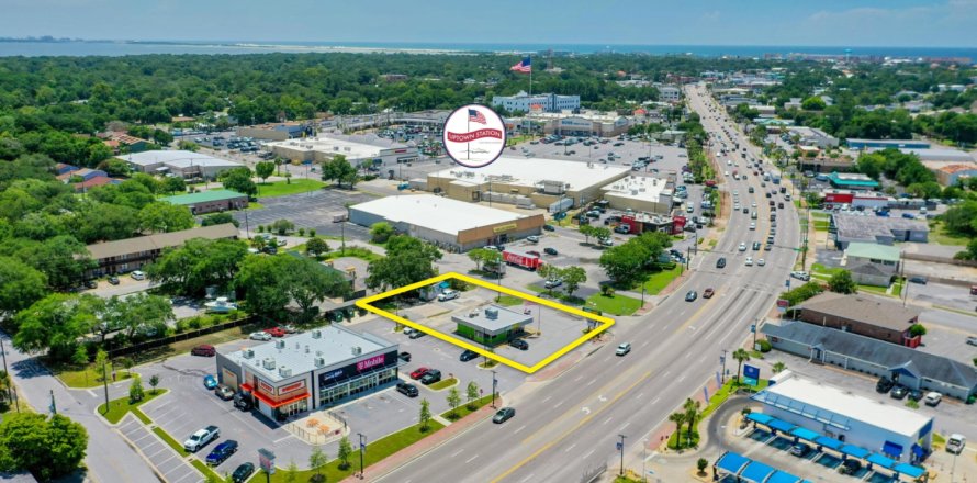 Commercial property in Fort Walton Beach, Florida № 558519