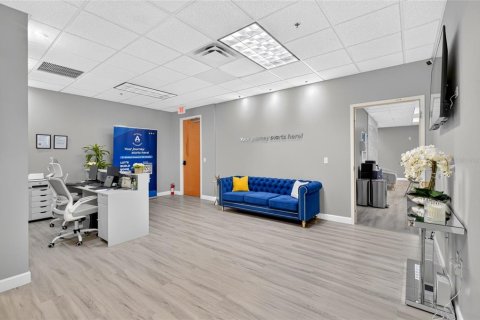 Immobilier commercial à vendre à Orlando, Floride: 215.9 m2 № 2306143 - photo 2