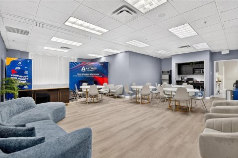 Immobilier commercial à vendre à Orlando, Floride: 215.9 m2 № 2306143 - photo 9