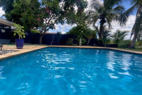 Снять в аренду виллу или дом в Плантация, Флорида 4 спальни, 229м2, № 1946946 - фото 4