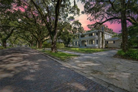 House in Brooksville, Florida 5 bedrooms, 347.45 sq.m. № 1394520 - photo 4