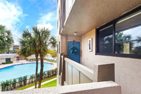 Condo in Pembroke Pines, Florida, 2 bedrooms № 2058396 - photo 20