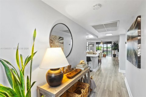 Condo in Pembroke Pines, Florida, 2 bedrooms № 2058396 - photo 8