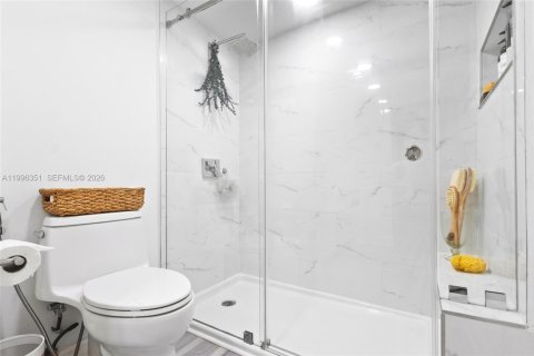 Condo in Pembroke Pines, Florida, 2 bedrooms № 2058396 - photo 17