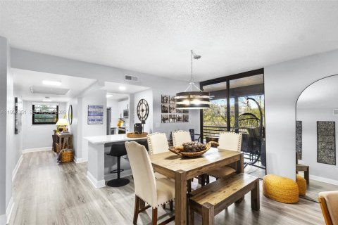 Condo in Pembroke Pines, Florida, 2 bedrooms № 2058396 - photo 5