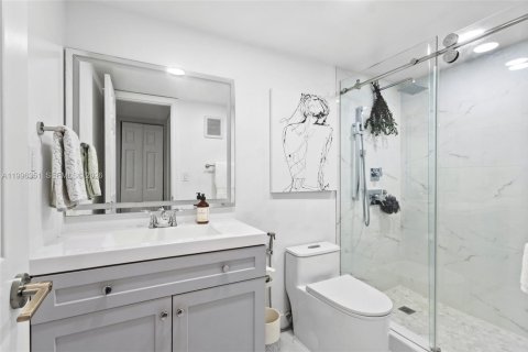 Condo in Pembroke Pines, Florida, 2 bedrooms № 2058396 - photo 19