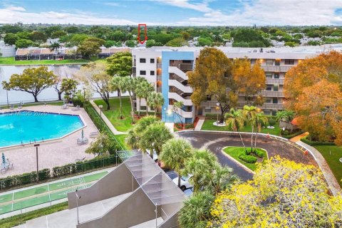 Condo in Pembroke Pines, Florida, 2 bedrooms № 2058396 - photo 28