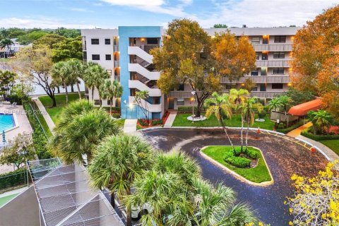 Condo in Pembroke Pines, Florida, 2 bedrooms № 2058396 - photo 27