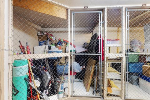 Condo in Pembroke Pines, Florida, 2 bedrooms № 2058396 - photo 21