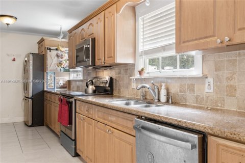 House in Hollywood, Florida 3 bedrooms, 94.76 sq.m. № 2043119 - photo 5