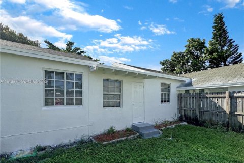 House in Hollywood, Florida 3 bedrooms, 94.76 sq.m. № 2043119 - photo 3