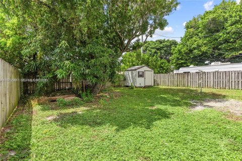 House in Hollywood, Florida 3 bedrooms, 94.76 sq.m. № 2043119 - photo 2