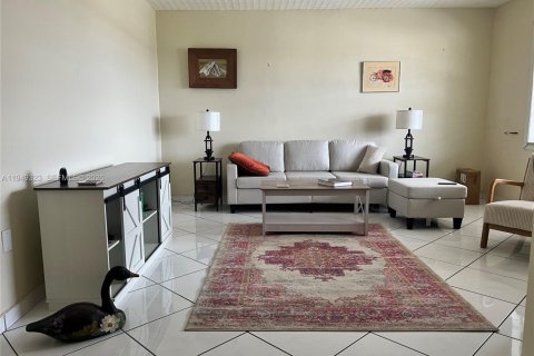 Condominio en Miami, Florida, 1 dormitorio  № 2007139