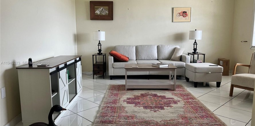 Condominio en Miami, Florida, 1 dormitorio № 2007139