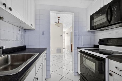 Condominio en venta en Miami, Florida, 1 dormitorio, 63.92 m2 № 2007139 - foto 4