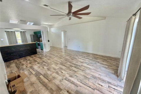 Villa ou maison à louer à Deltona, Floride: 3 chambres, 111.95 m2 № 2102348 - photo 5