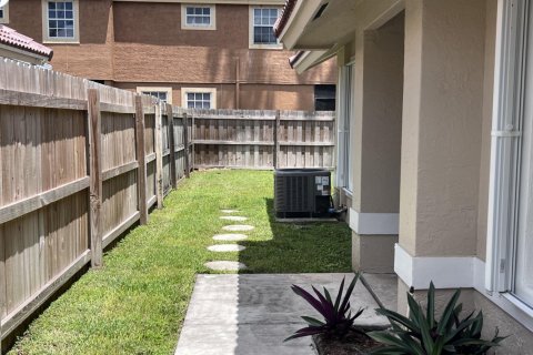House in Wellington, Florida 3 bedrooms, 139.35 sq.m. № 1068528 - photo 1