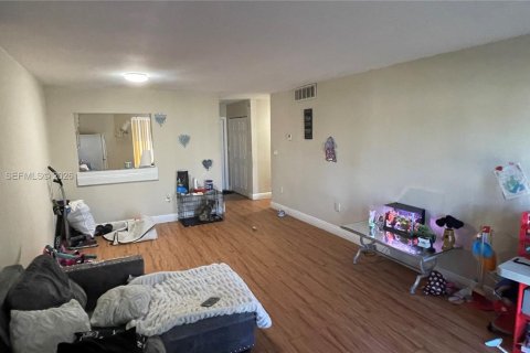 Condominio en venta en Miami Gardens, Florida, 1 dormitorio, 67.82 m2 № 2048842 - foto 4