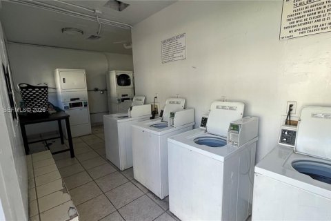 Condominio en venta en Miami Gardens, Florida, 1 dormitorio, 67.82 m2 № 2048842 - foto 13