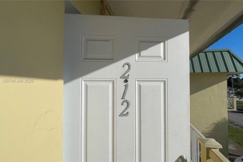 Condominio en venta en Miami Gardens, Florida, 1 dormitorio, 67.82 m2 № 2048842 - foto 2