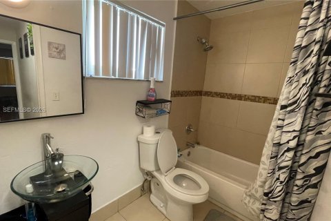 Condominio en venta en Miami Gardens, Florida, 1 dormitorio, 67.82 m2 № 2048842 - foto 9