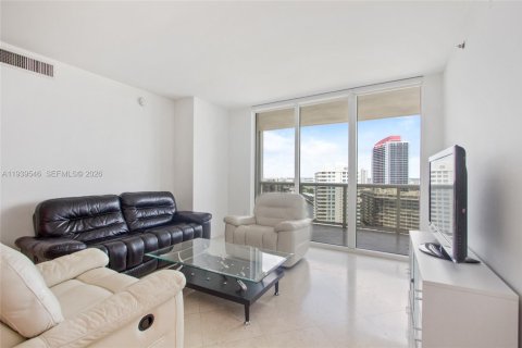 Condo in Hallandale Beach, Florida, 3 bedrooms  № 2052774 - photo 14