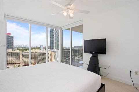 Condo in Hallandale Beach, Florida, 3 bedrooms  № 2052774 - photo 21
