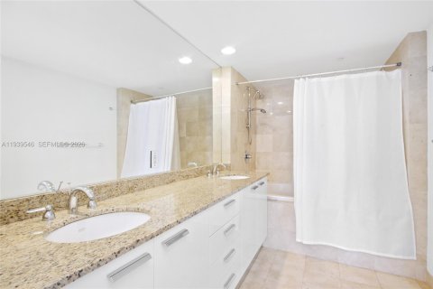 Condo in Hallandale Beach, Florida, 3 bedrooms  № 2052774 - photo 22