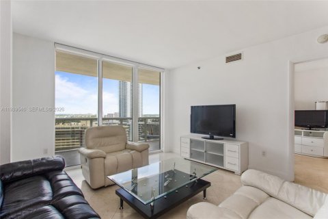 Condo in Hallandale Beach, Florida, 3 bedrooms  № 2052774 - photo 15