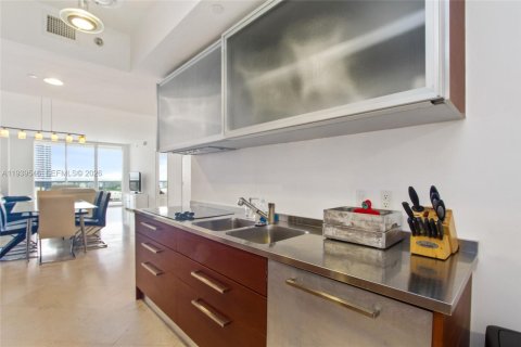 Condo in Hallandale Beach, Florida, 3 bedrooms  № 2052774 - photo 6
