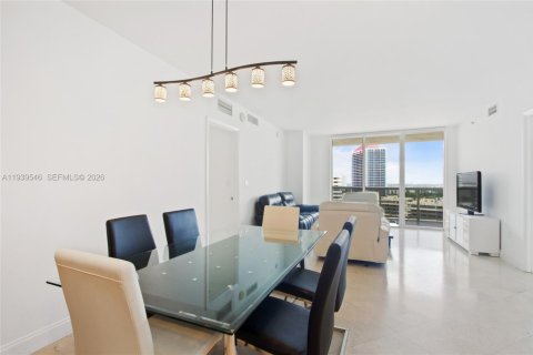 Condo in Hallandale Beach, Florida, 3 bedrooms  № 2052774 - photo 11