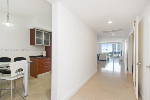 Condo in Hallandale Beach, Florida, 3 bedrooms  № 2052774 - photo 3