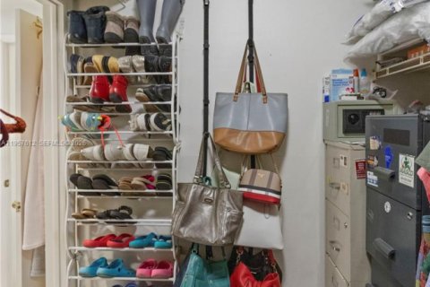 Купить кондоминиум в Маргит, Флорида 2 спальни, 94.67м2, № 2019598 - фото 22