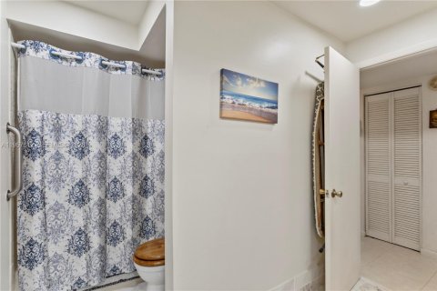 Купить кондоминиум в Маргит, Флорида 2 спальни, 94.67м2, № 2019598 - фото 30