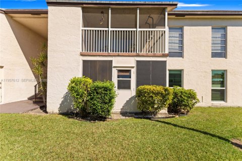 Купить кондоминиум в Маргит, Флорида 2 спальни, 94.67м2, № 2019598 - фото 13