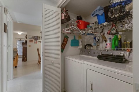 Купить кондоминиум в Маргит, Флорида 2 спальни, 94.67м2, № 2019598 - фото 20