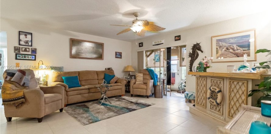 Кондоминиум с 2 спальнями в Маргит, Флорида № 2019598