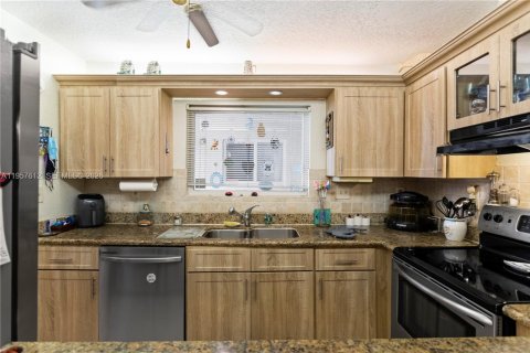 Купить кондоминиум в Маргит, Флорида 2 спальни, 94.67м2, № 2019598 - фото 12