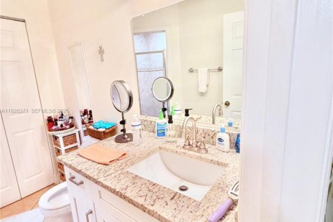 Condominio en venta en Pompano Beach, Florida, 2 dormitorios № 1989262 - foto 13