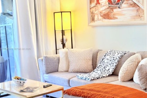 Condominio en venta en Pompano Beach, Florida, 2 dormitorios № 1989262 - foto 2