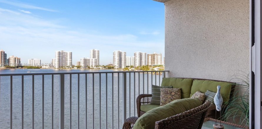 Condominio en Sunny Isles Beach, Florida, 2 dormitorios  № 2014610