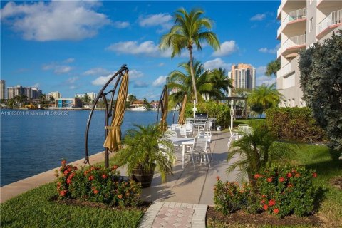 Condominio en venta en Sunny Isles Beach, Florida, 2 dormitorios, 101.73 m2 № 2014610 - foto 19