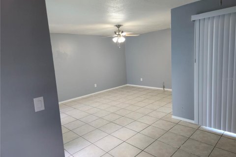 Villa ou maison à louer à Winter Springs, Floride: 2 chambres, 84.45 m2 № 1899478 - photo 3