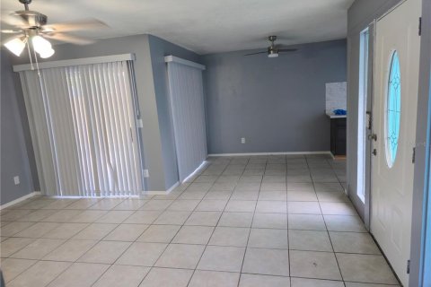 Villa ou maison à louer à Winter Springs, Floride: 2 chambres, 84.45 m2 № 1899478 - photo 4