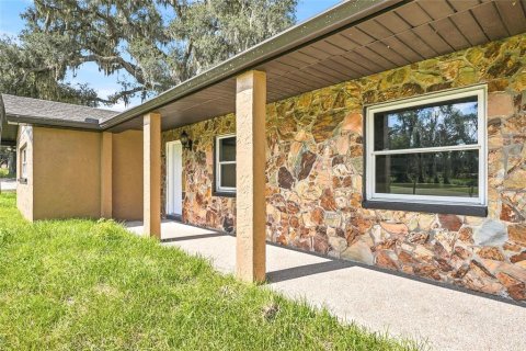 House in Dade City, Florida 4 bedrooms, 220.18 sq.m. № 2302725 - photo 2
